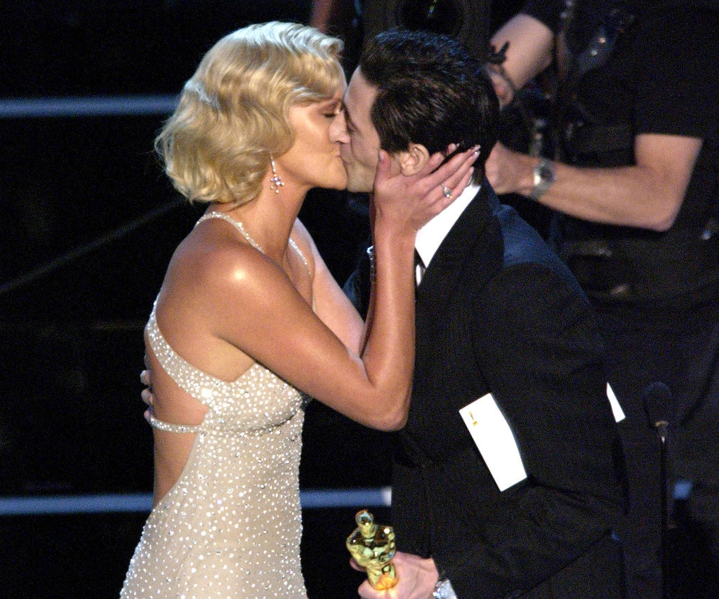 Charlize-Theron-planted-big-kiss-Adrien-Brody-2004-show