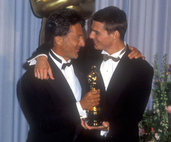 Dustin-Hoffman-posed-Oscar-he-won-Rain-Man-1989-along