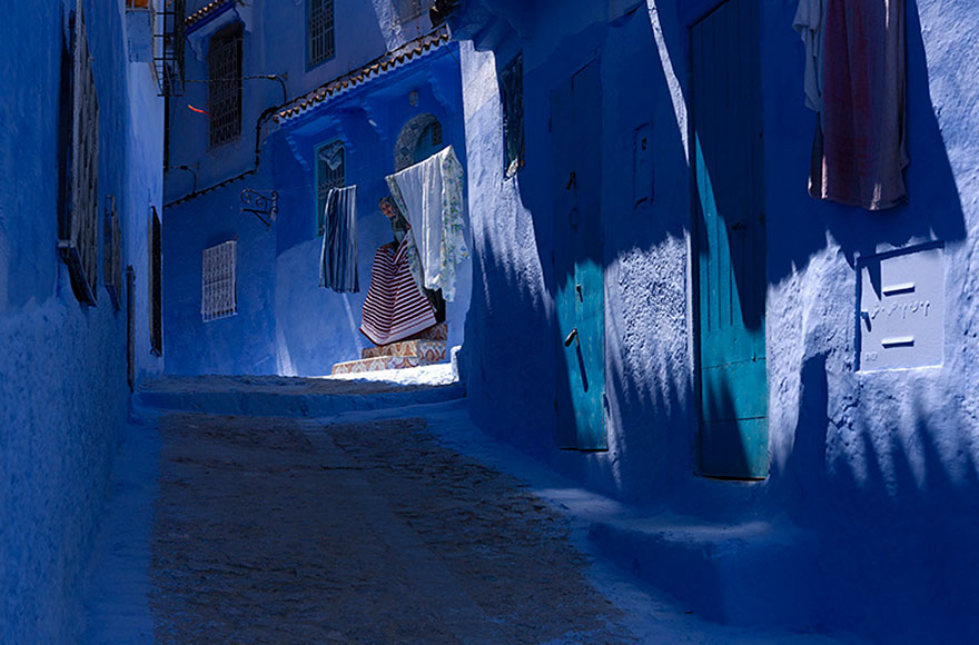 blue-streets-of-chefchaouen-morocco-9